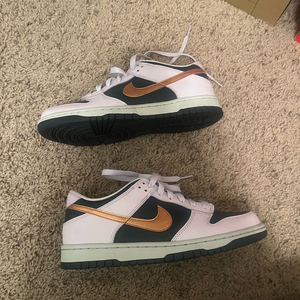 Nike Dunk Low SE copper swoosh